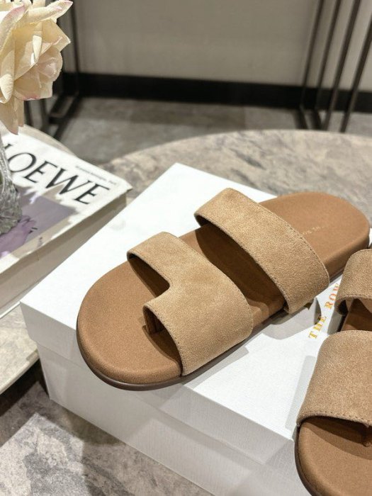 Шлепанцы женские фото 9