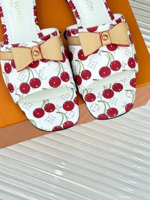 Шлепанцы фото 5