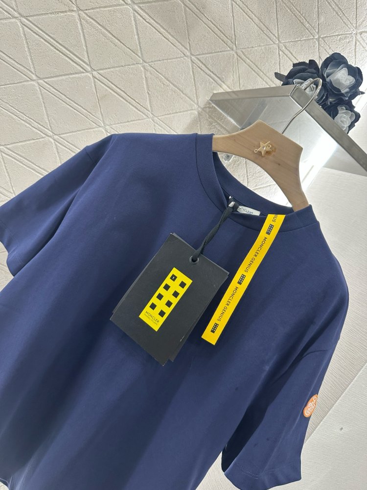 T-shirt women's фото 3