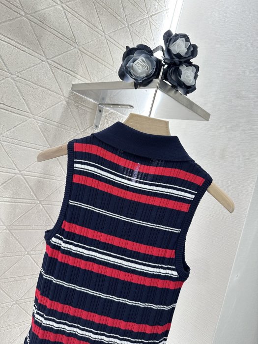 T-shirt women's фото 4