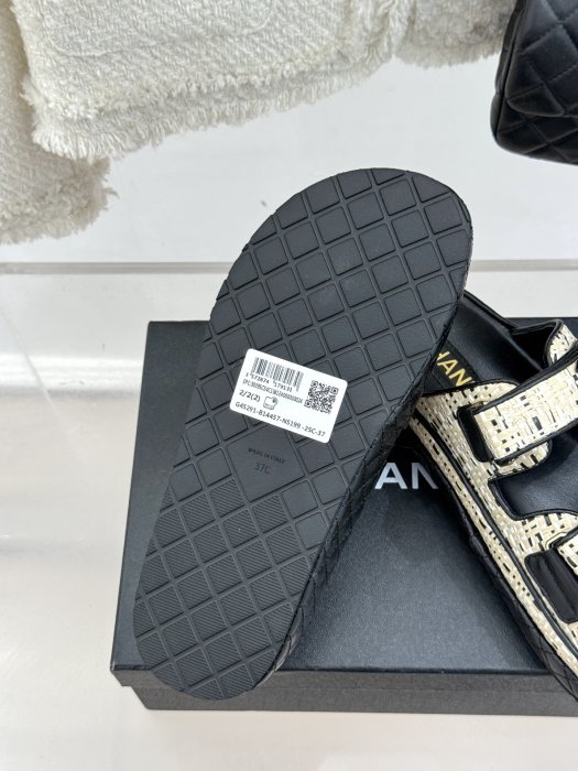 Шльопанці фото 9