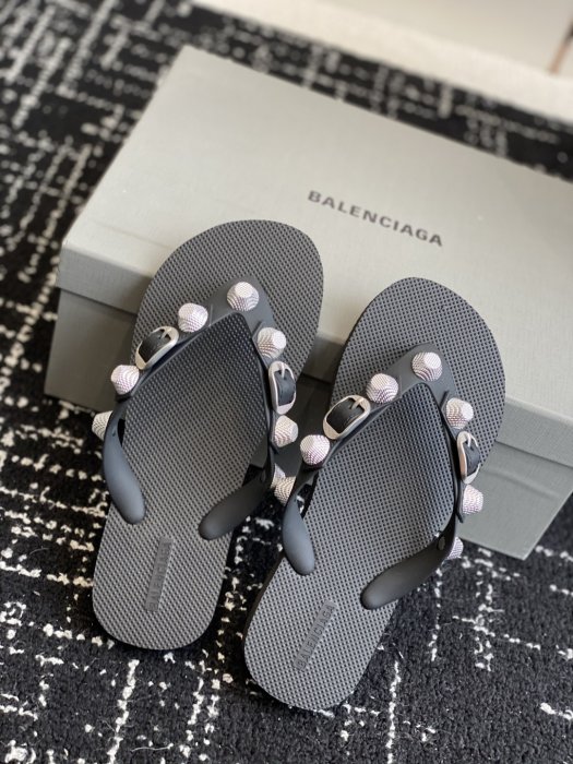 Шлепанцы женские фото 4