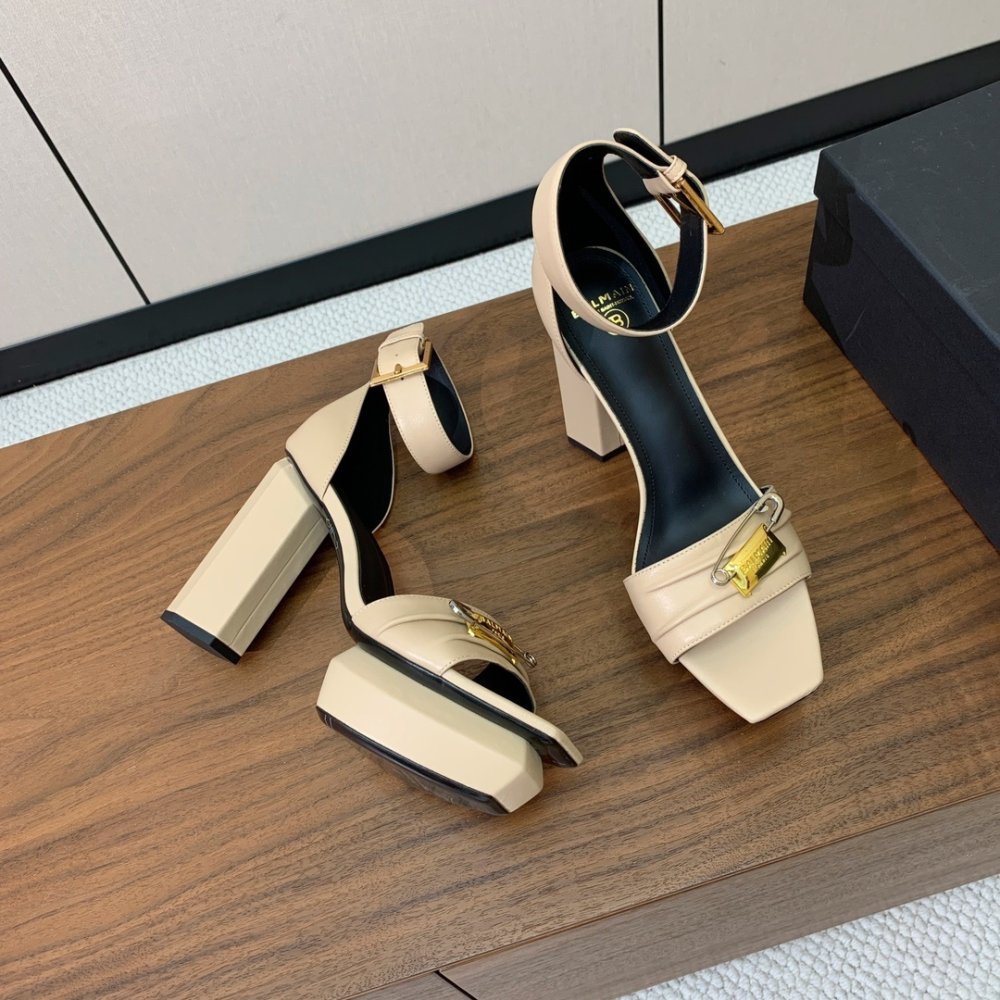 Босоножки фото 2