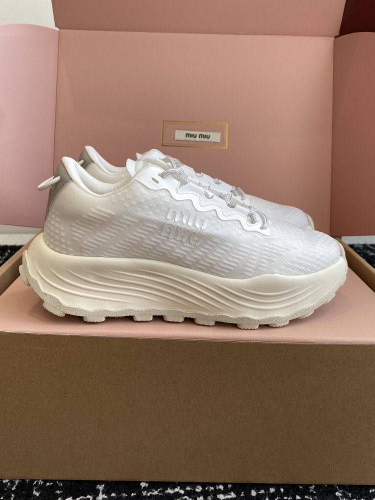 Кроссовки женские фото 2