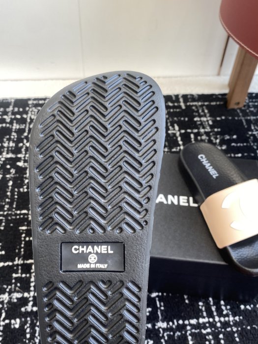 Шлепанцы женские фото 9