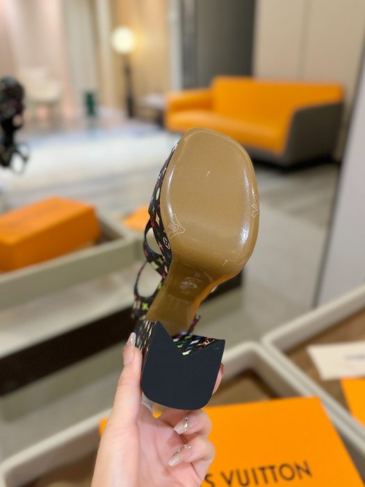 Босоножки фото 9