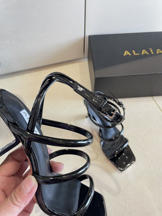 Босоножки фото 8