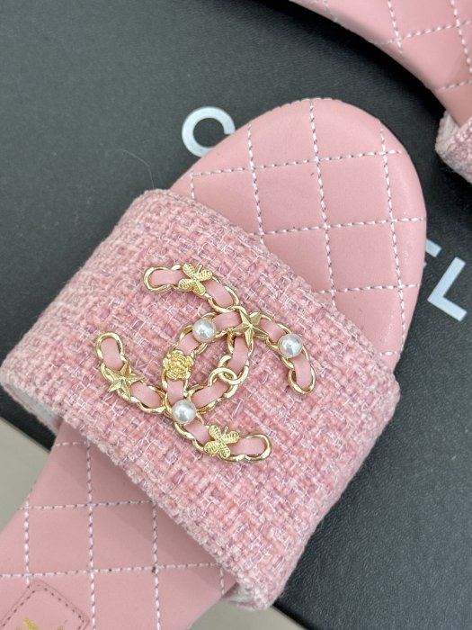 Шлепанцы женские фото 7