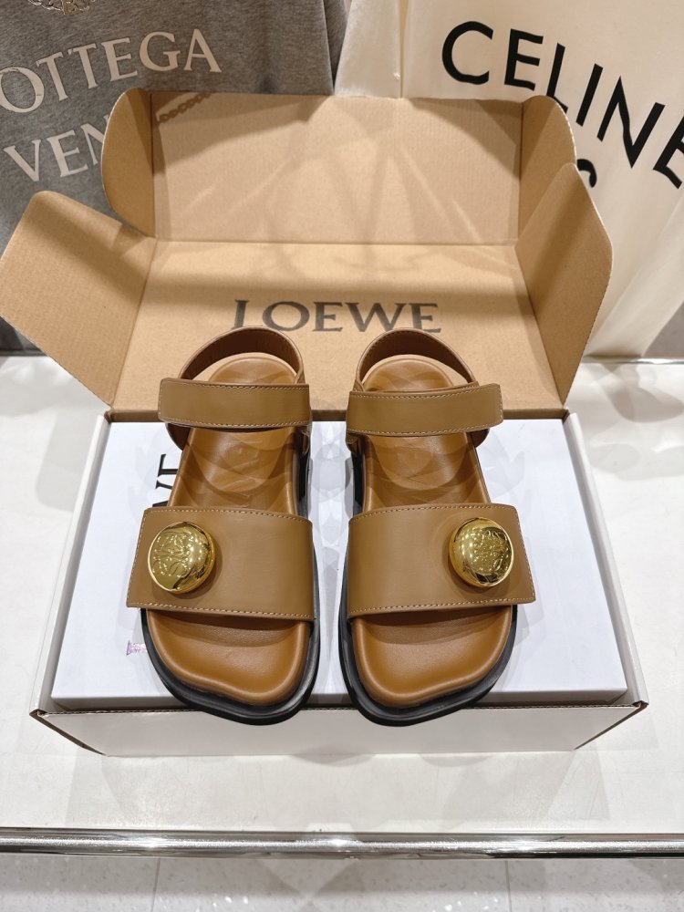 Сандалі жіночі