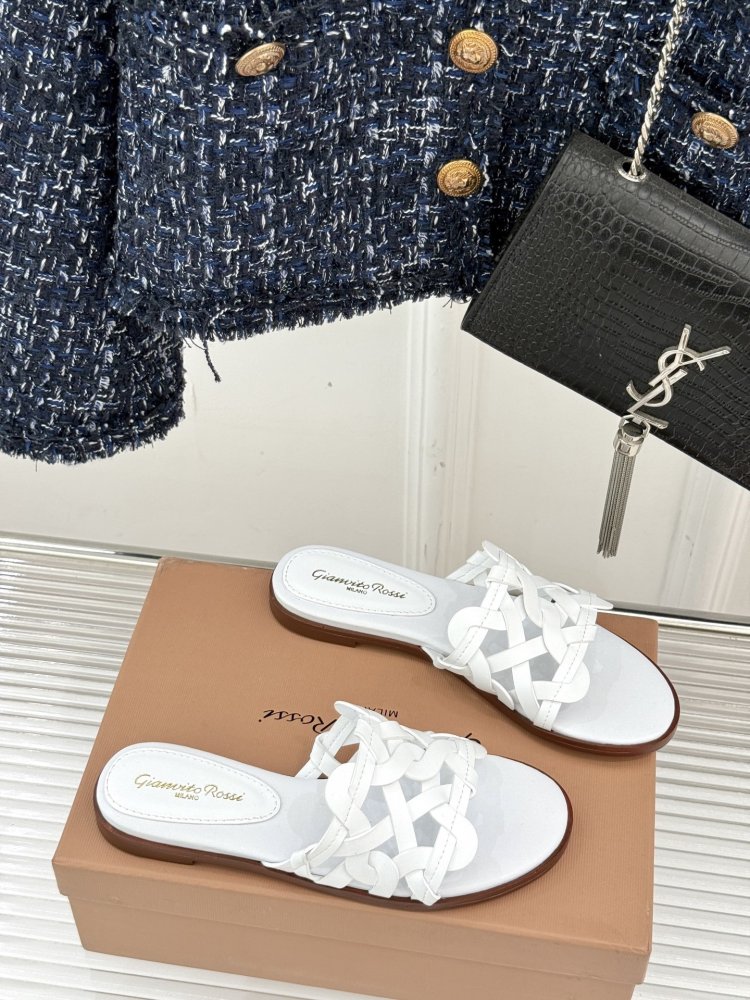 Шльопанці жіночі фото 3