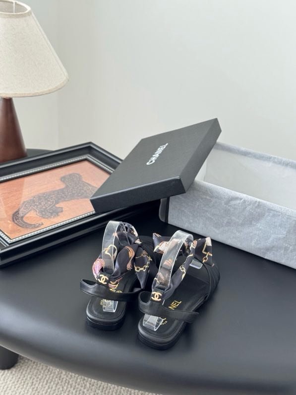 Сандалии женские фото 9