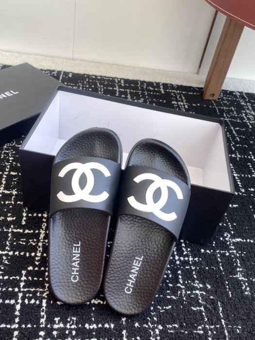 Шлепанцы женские фото 4