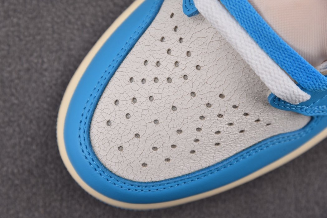 Кроссовки Air Jordan 1 Retro High OG UNC Reimagined фото 8