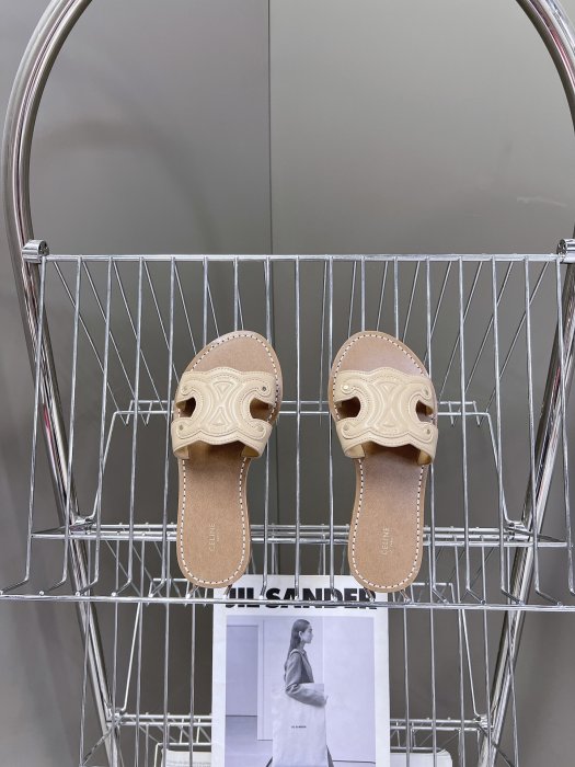 Шлепанцы женские фото 6