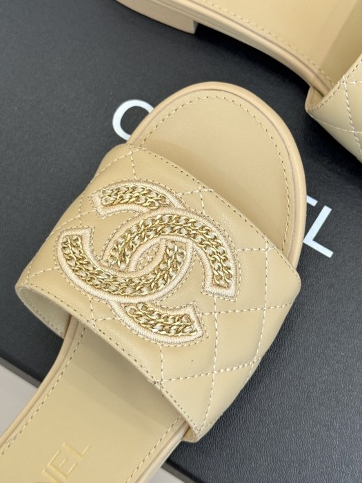 Шлепанцы женские фото 7