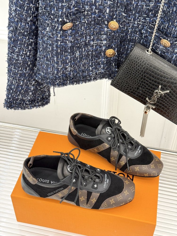 Кросівки жіночі фото 3