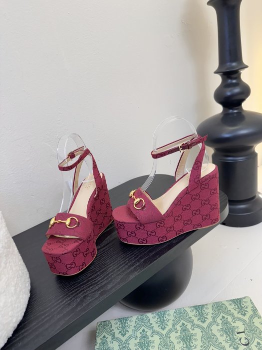 Босоножки фото 3