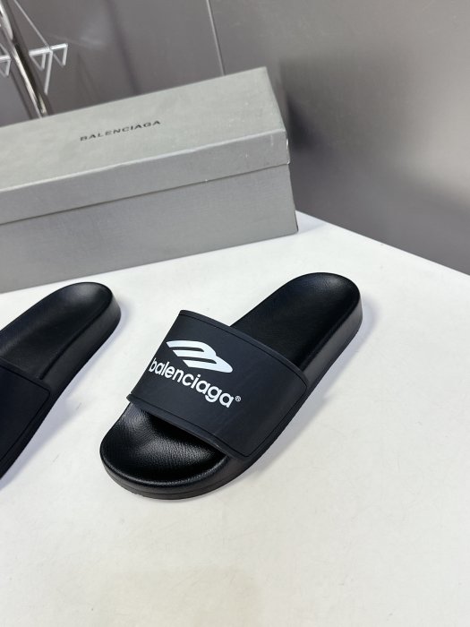 Шлепанцы фото 3