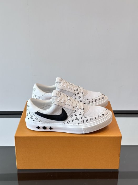 Кросівки чоловічі