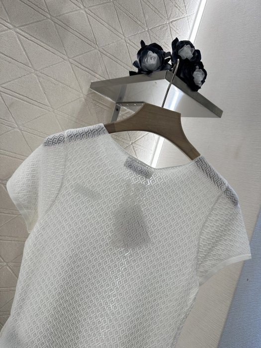 T-shirt women's фото 4