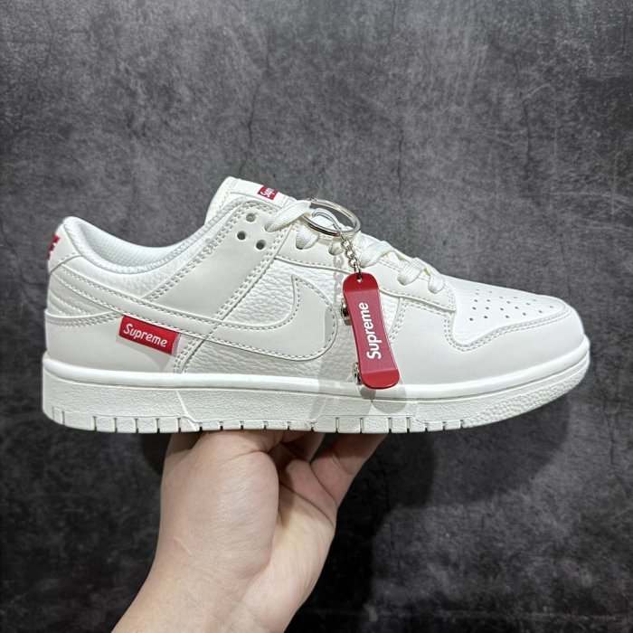 Кросівки SB Dunk Low x Supreme