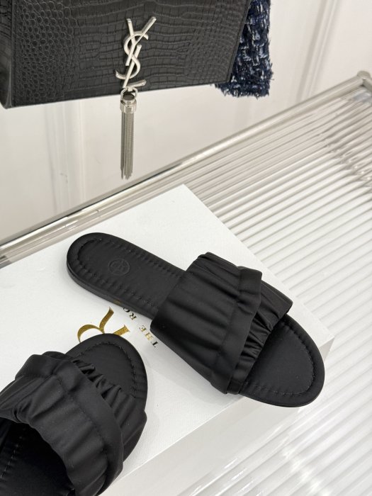 Шлепанцы фото 5