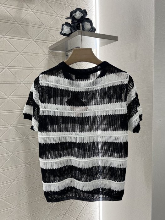 Футболка жіноча фото 2