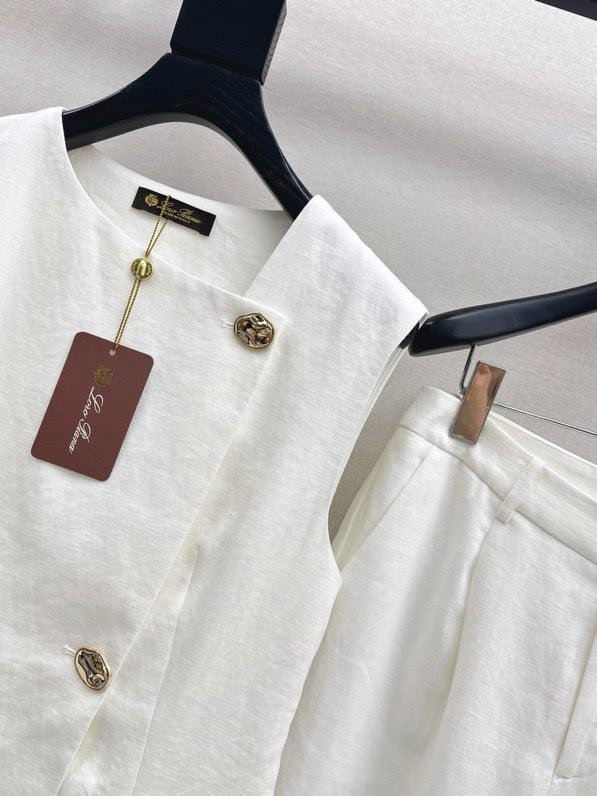 Елегантний жіночий костюм фото 8