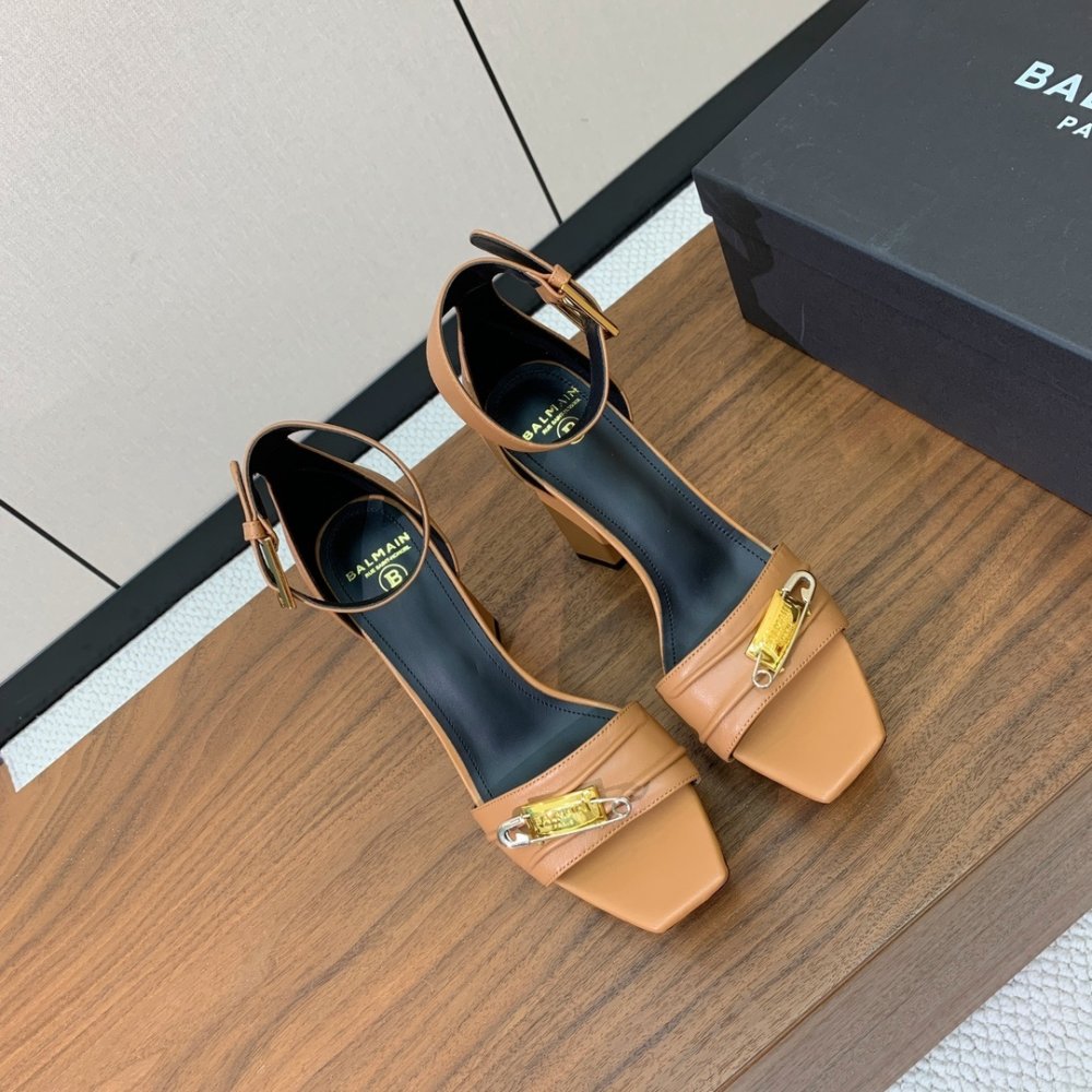 Босоножки фото 3