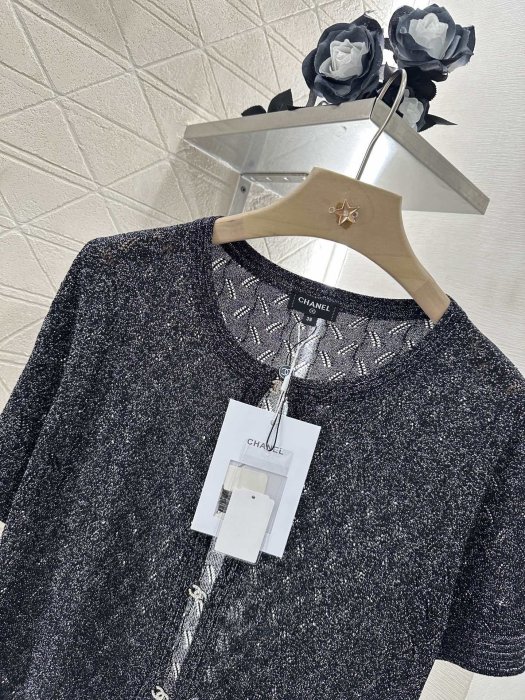 T-shirt women's фото 3