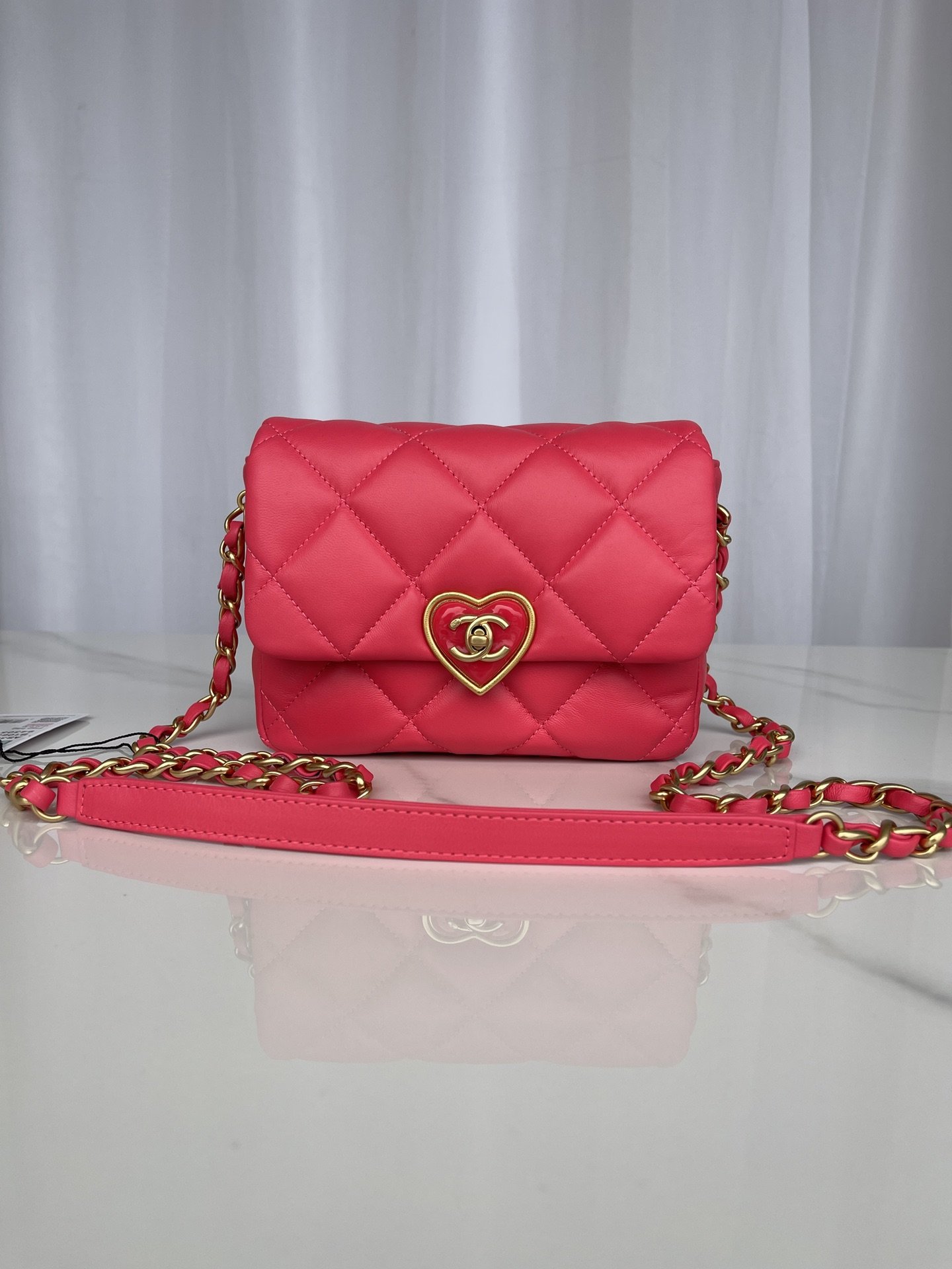 A bag Mini Flap Bag AS3979 18 cm, red
