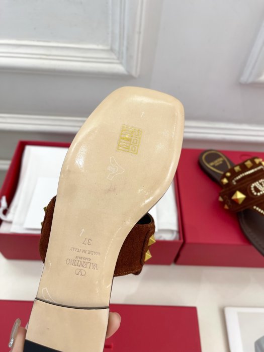 Шльопанці жіночі фото 9