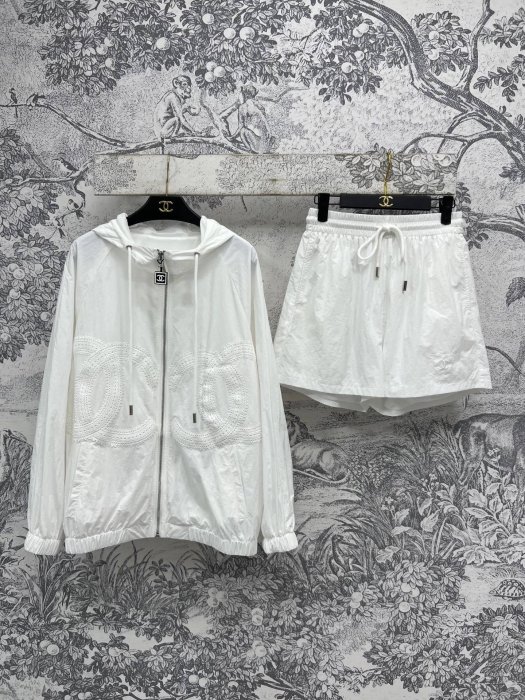 Костюм женский