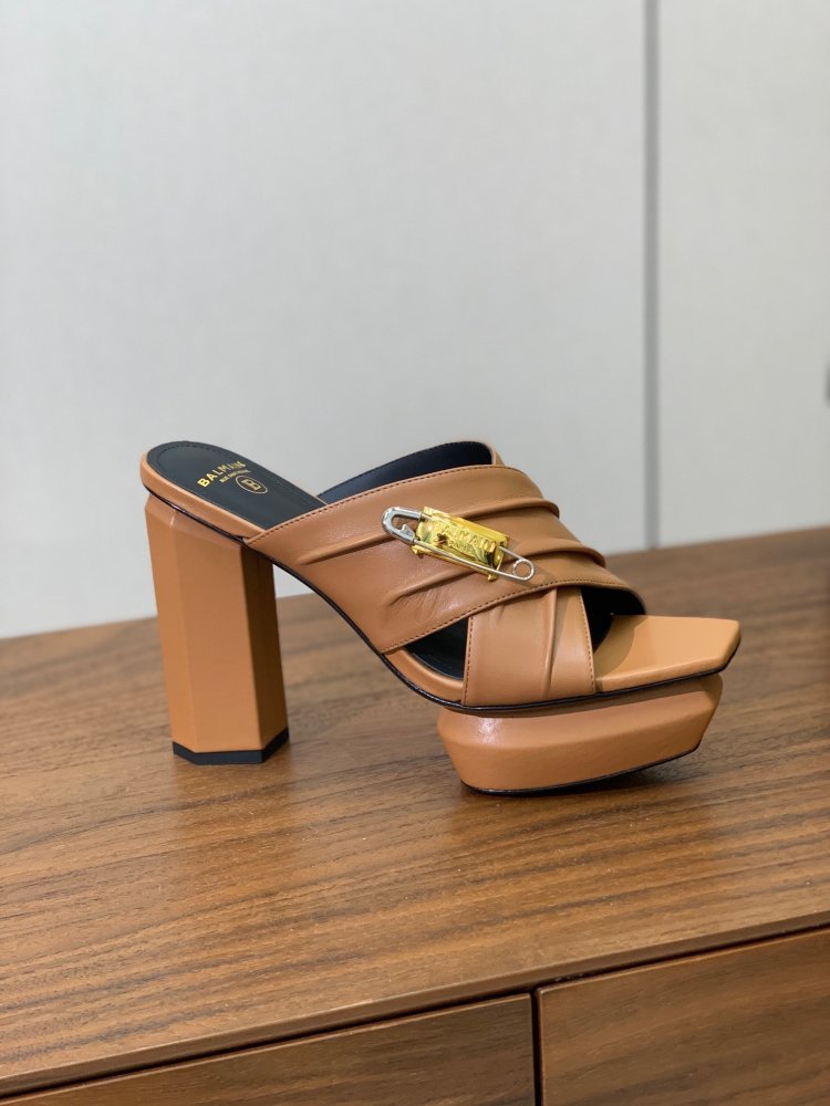 Босоножки фото 7