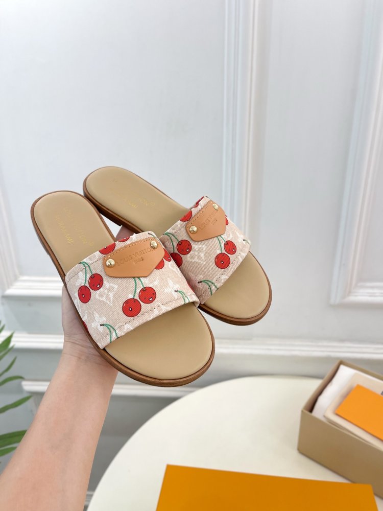 Шлепанцы женские фото 5