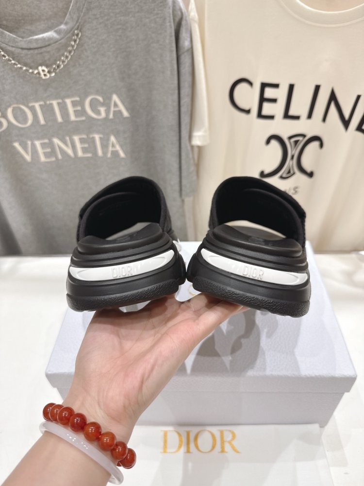 Шлепанцы женские фото 8