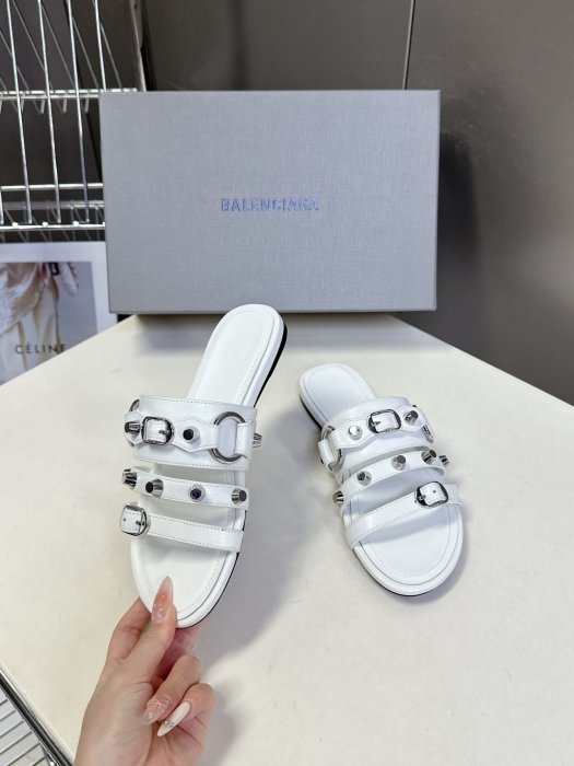 Шлепанцы женские фото 4