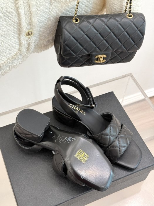 Босоножки фото 9