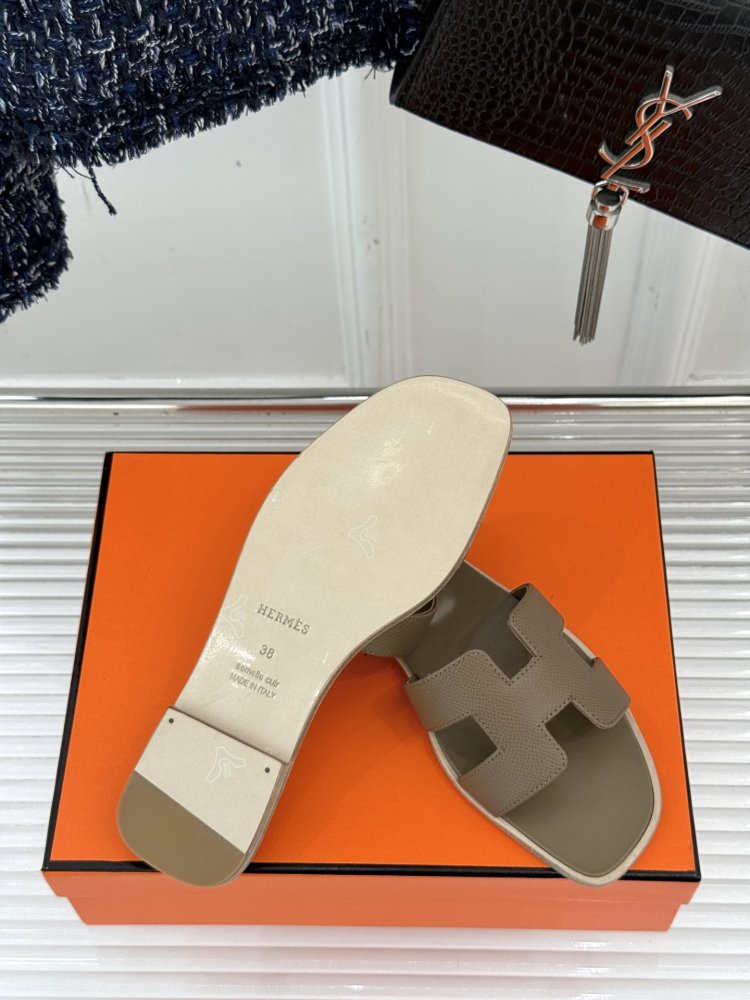 Шлепанцы женские фото 9