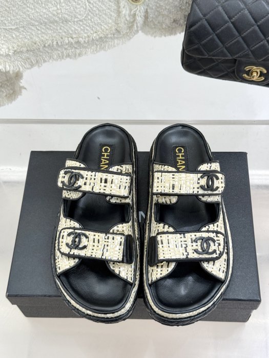 Шльопанці фото 4