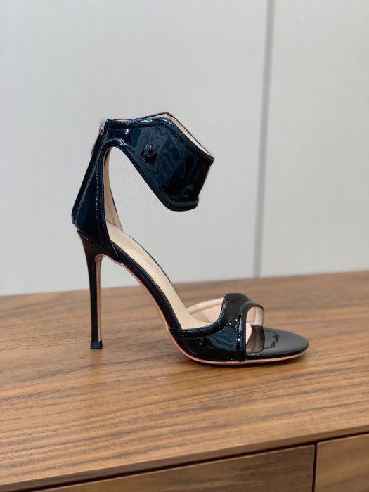 Босоножки фото 2