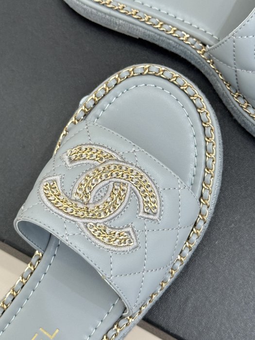 Шлепанцы женские фото 7