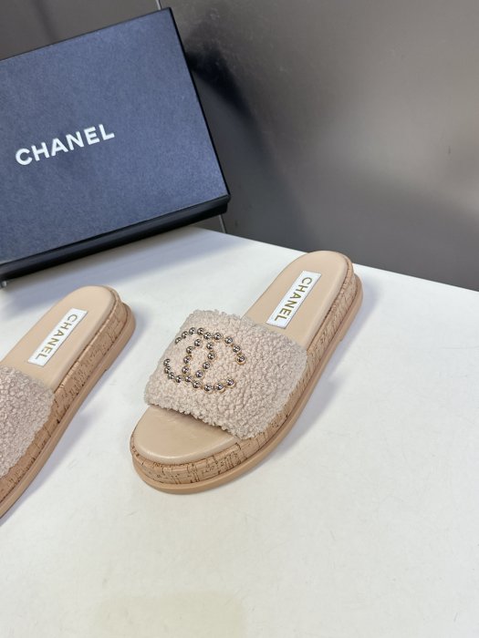 Шлепанцы женские фото 3