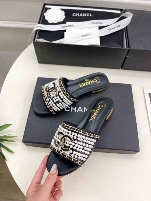 Шлепанцы женские фото 4