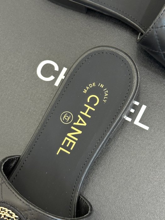 Шлепанцы женские фото 8