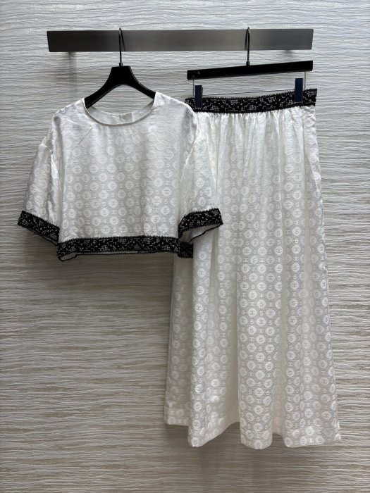 Костюм женский