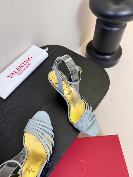 Босоножки фото 4