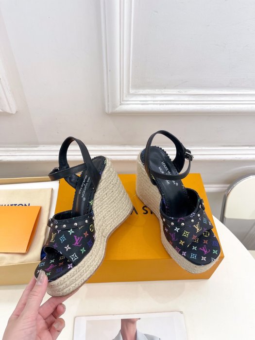 Босоножки фото 4