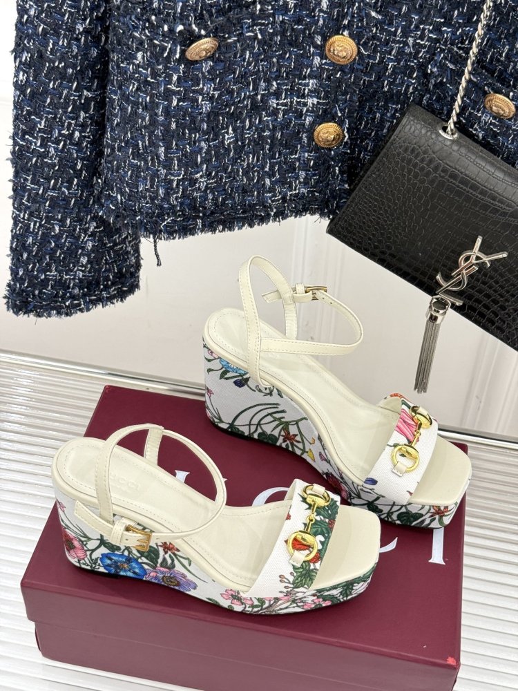 Босоножки фото 3