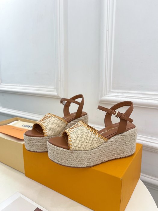 Босоножки фото 3